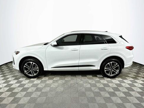 Certified 2025 Audi Q5 Premium w/ Convenience Package AWD/4WD image 4