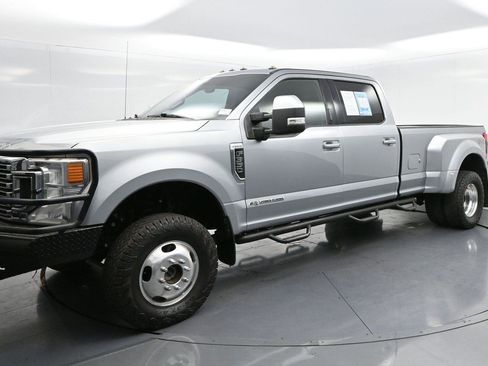Used 2020 Ford F350 Lariat w/ Lariat Value Package image 3