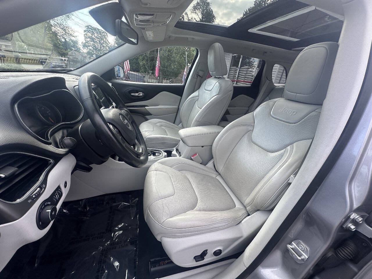 Used 2019 Jeep Cherokee Limited AWD/4WD image 13