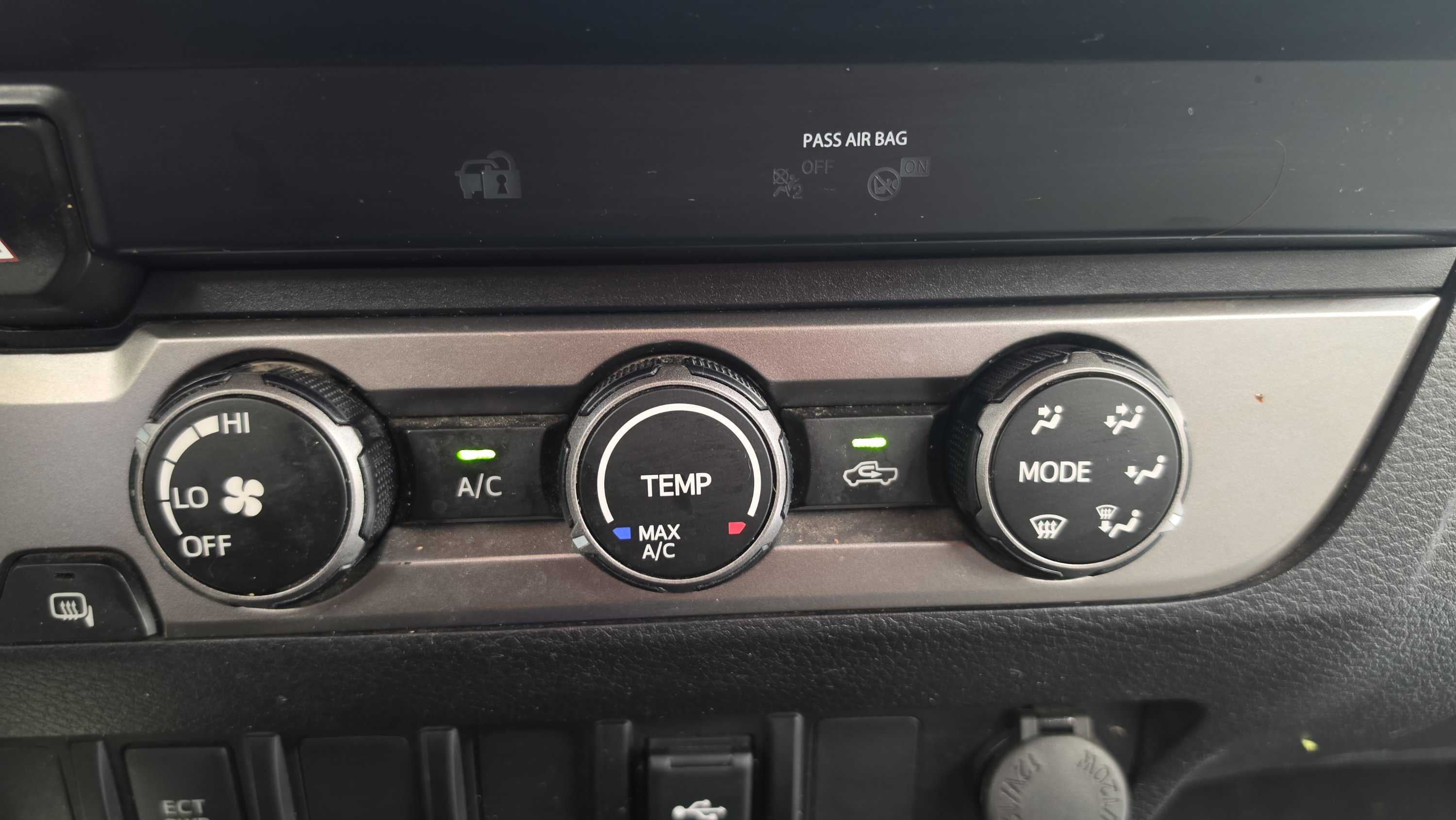 Used 2022 Toyota Tacoma SR w/ SX Package RWD image 16