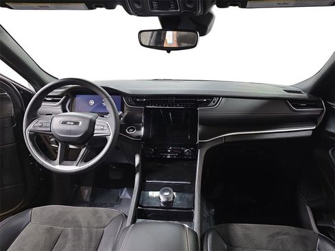 Used 2023 Jeep Grand Cherokee L Laredo image 9