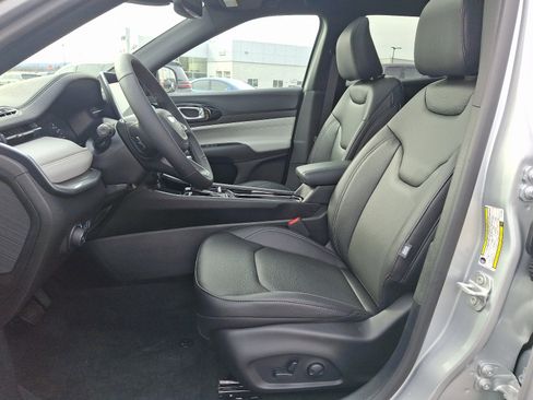 New 2025 Jeep Compass Limited w/ Sun & Sound Group image 10