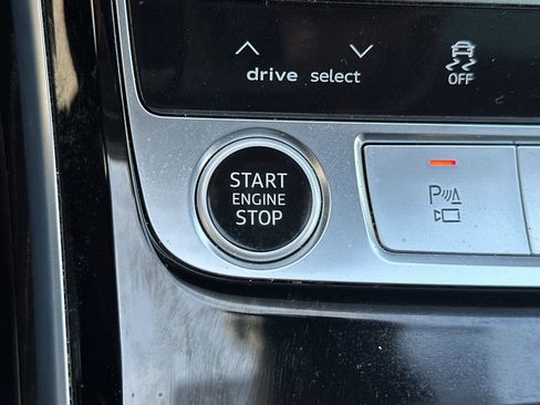 Used 2022 Audi A8 L 3.0T image 24