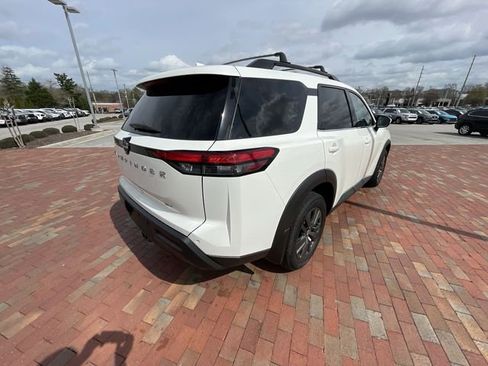 Used 2022 Nissan Pathfinder SV image 35