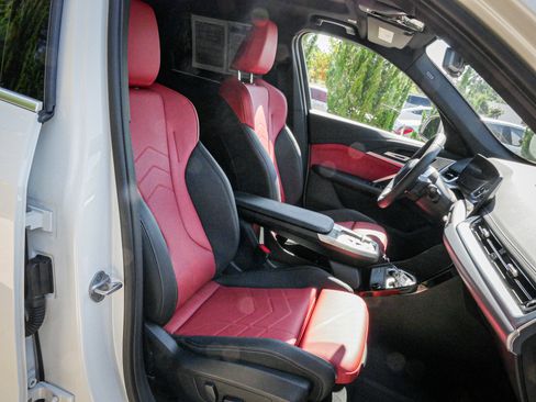 Used 2025 BMW X1 xDrive28i w/ Convenience Package image 33