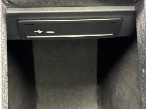 Used 2022 Mercedes-Benz GLB 250 image 33