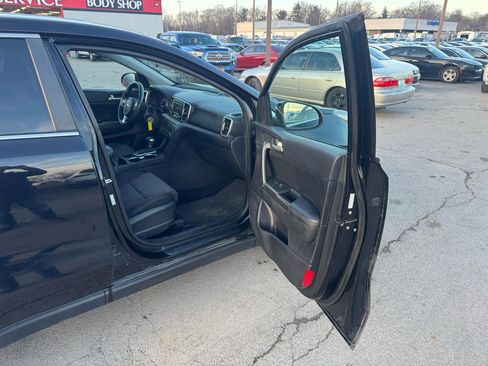 Used 2017 Kia Sportage LX AWD/4WD image 9