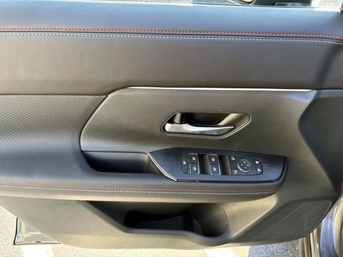 Used 2025 Nissan Kicks SR image 7