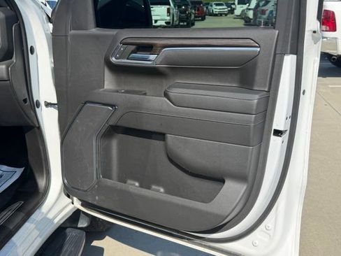 Used 2023 Chevrolet Silverado 1500 LT AWD/4WD image 34