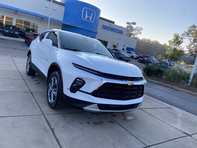 Used 2025 Chevrolet Blazer LT FWD image 2