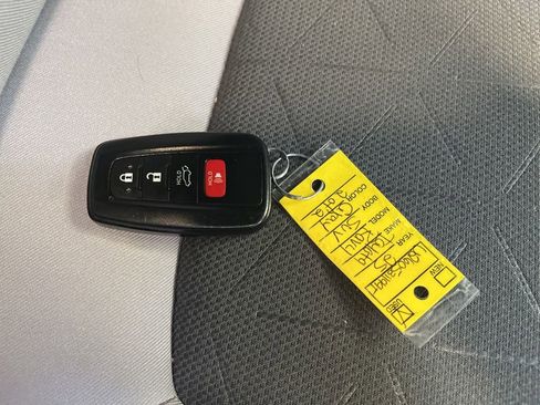 Used 2025 Toyota RAV4 XLE w/ Convenience Package AWD/4WD image 31