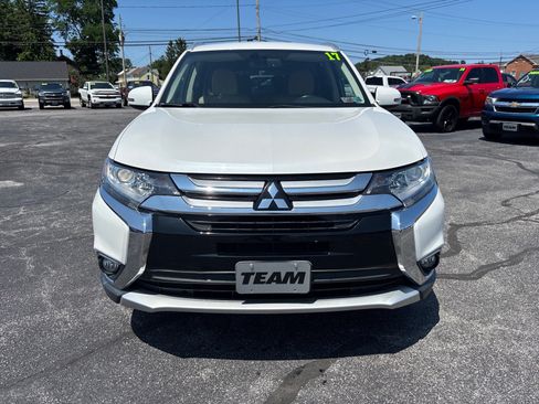 Used 2017 Mitsubishi Outlander SEL AWD/4WD image 2
