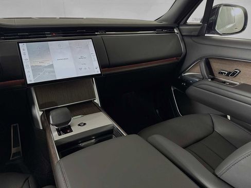 New 2025 Land Rover Range Rover Long Wheelbase SE image 24