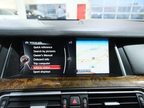 Used 2015 BMW 750Li xDrive AWD/4WD image 31