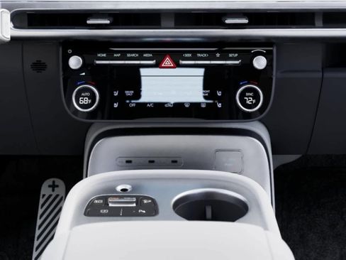 New 2026 Hyundai Ioniq 9 Calligraphy image 10