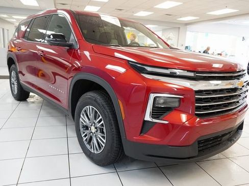 New 2025 Chevrolet Traverse LT w/ Driver Confidence Package image 10