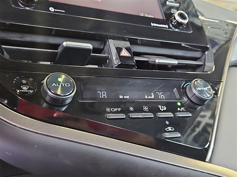 Used 2023 Toyota Camry SE image 25