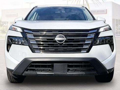 Used 2025 Nissan Rogue SV AWD/4WD image 24