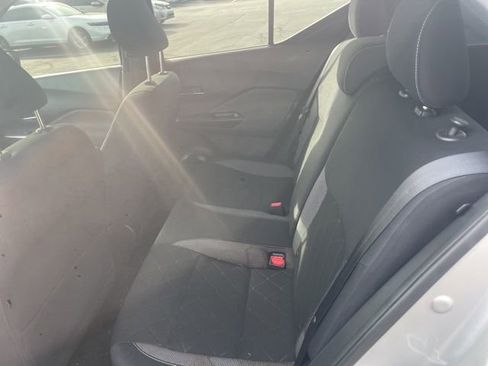 Used 2018 Nissan Kicks SV FWD image 15