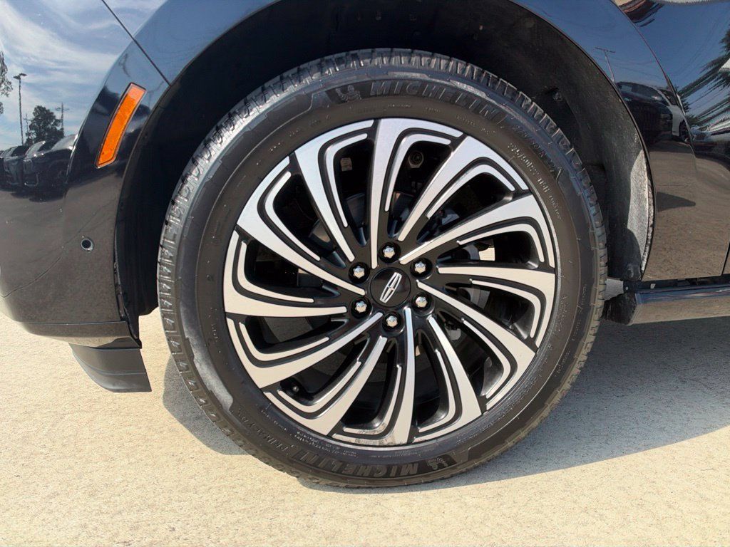 Used 2025 Lincoln Navigator Black Label AWD/4WD image 9