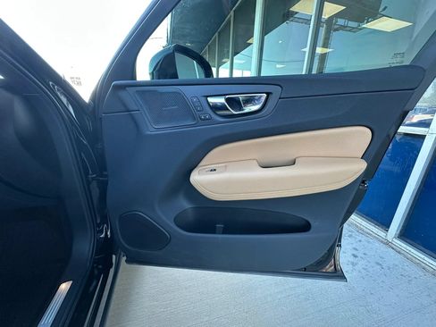 Used 2019 Volvo XC60 T5 Momentum w/ Multimedia Package FWD image 40
