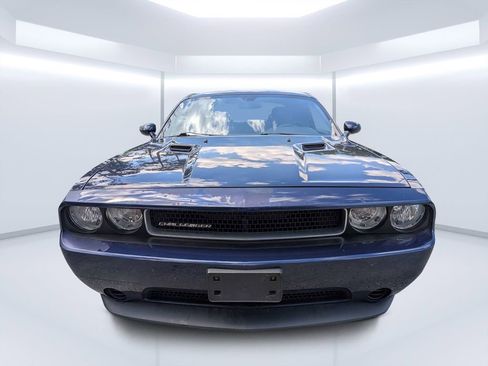 Used 2014 Dodge Challenger SXT RWD image 8
