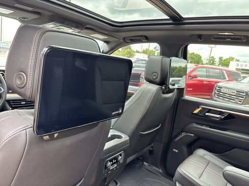 Used 2025 Chevrolet Tahoe High Country AWD/4WD image 20
