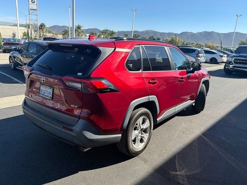 Used 2019 Toyota RAV4 XLE FWD image 8