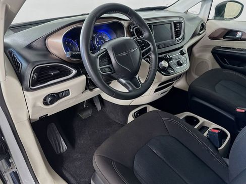 Used 2023 Chrysler Voyager LX FWD image 21