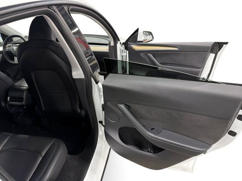 Certified 2023 Tesla Model Y AWD image 12