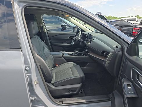 Used 2024 Nissan Rogue Platinum w/ Platinum Premium Package FWD image 12