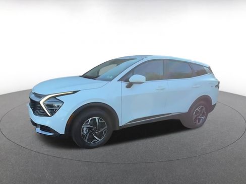 Used 2025 Kia Sportage LX image 8