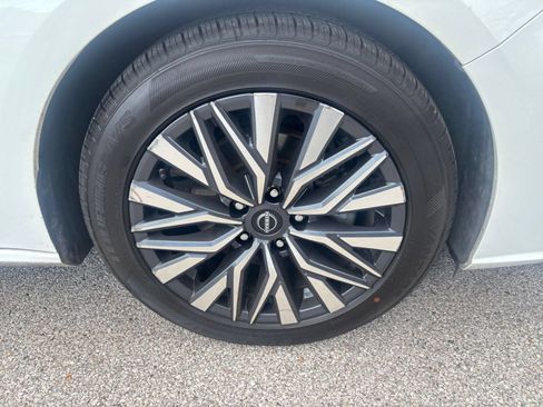 Used 2025 Nissan Altima 2.5 SV FWD image 24