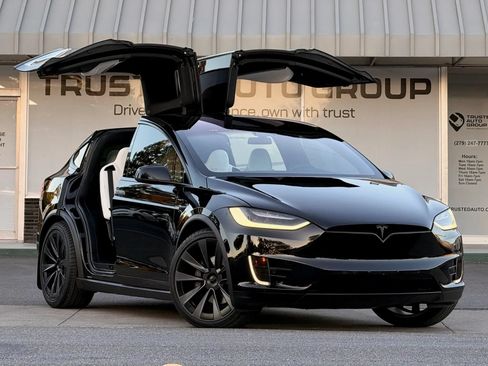 Used 2018 Tesla Model X 75D AWD/4WD image 2