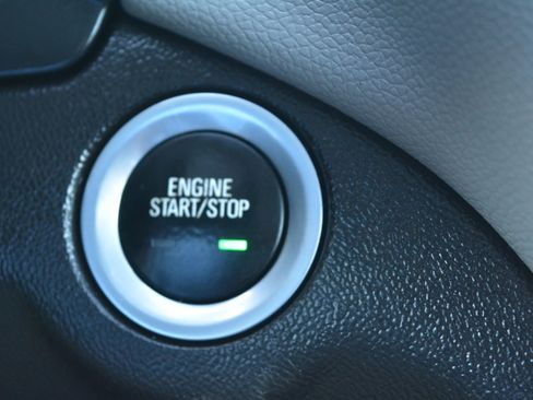 Used 2020 Chevrolet Equinox LT image 19