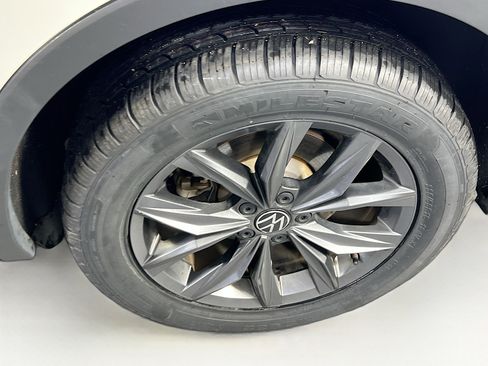 Used 2022 Volkswagen Tiguan SE AWD/4WD image 30
