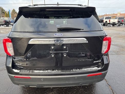 Used 2023 Ford Explorer XLT image 6