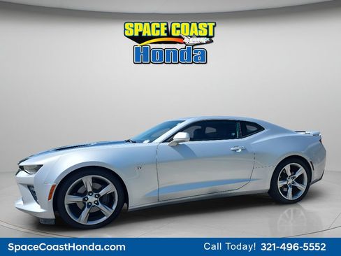 Used 2018 Chevrolet Camaro SS RWD image 9
