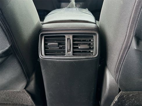 Used 2019 Nissan Rogue SV w/ Premium Package image 26