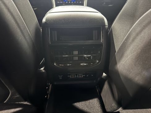 Used 2024 Jeep Grand Cherokee Limited w/ Luxury Tech Group II AWD/4WD image 38
