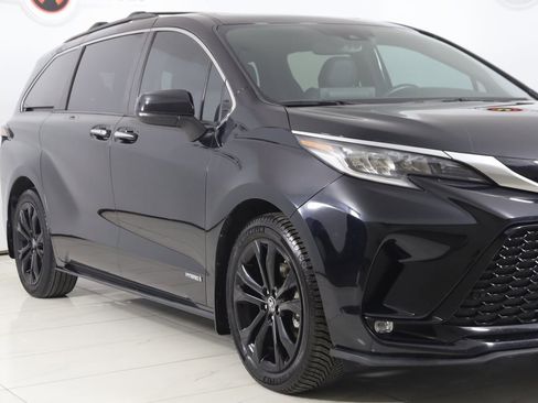 Used 2021 Toyota Sienna XSE image 41