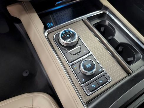 Used 2024 Ford Expedition Limited image 35