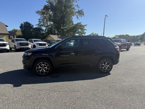 Used 2025 Jeep Compass Limited AWD/4WD image 6