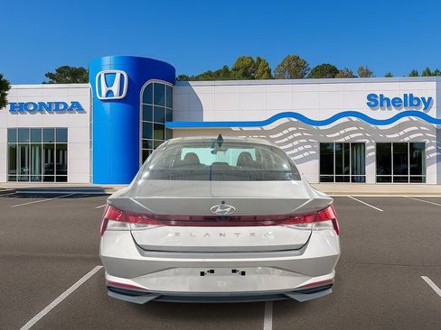 Used 2022 Hyundai Elantra SEL w/ Convenience Package image 7