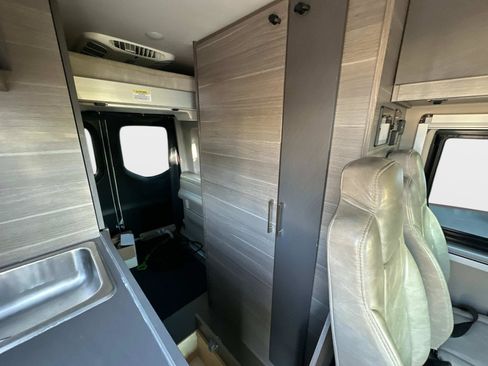Used 2020 Mercedes-Benz Sprinter 2500 image 13