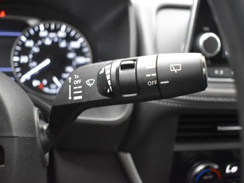 Used 2023 Nissan Rogue SV image 25