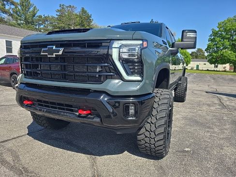 Used 2025 Chevrolet Silverado 2500 LTZ w/ Trail Boss Package AWD/4WD image 5