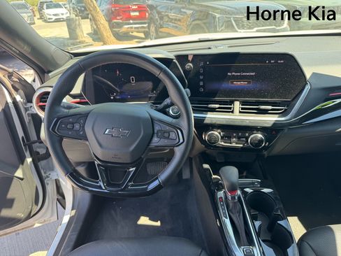 Used 2024 Chevrolet Trax RS w/ Sunroof Package FWD image 14