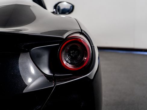 Used 2019 Ferrari Portofino image 15