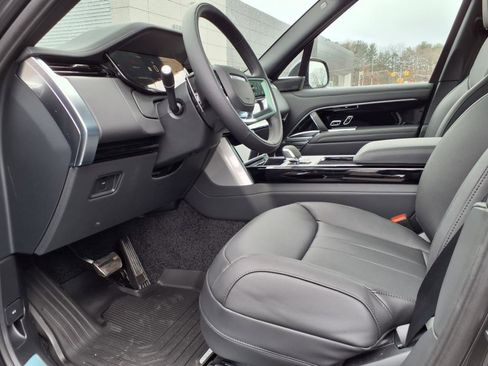 New 2025 Land Rover Range Rover Long Wheelbase SE image 17